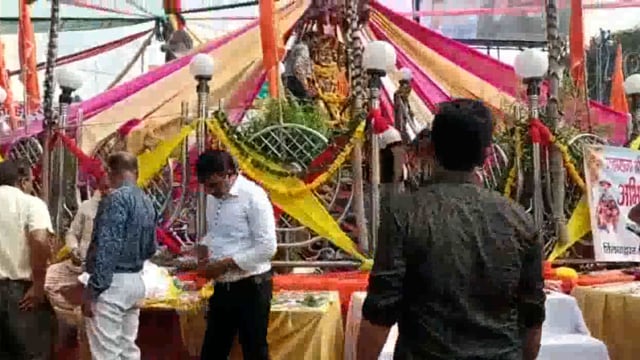 श्री महाराजा अग्रसेन प्रतिमा के समक्ष एक युवक ने मानवता को किया शर्मशार