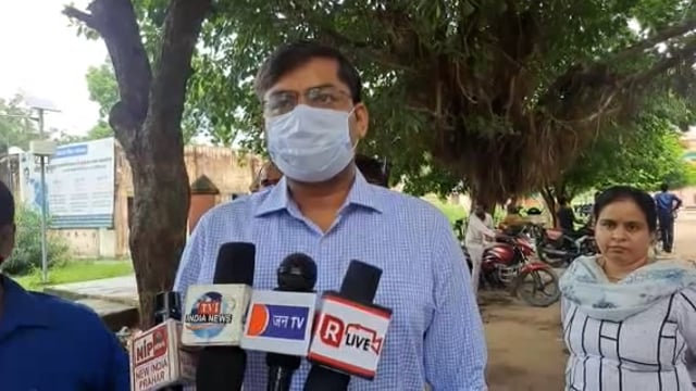 लालगंज सामुदायिक स्वास्थ्य केंद्र अस्पताल का औचक निरीक्षण किया। एसडीएम के अचानक दौरे से अस्पताल प्रशासन में हड़कंप।