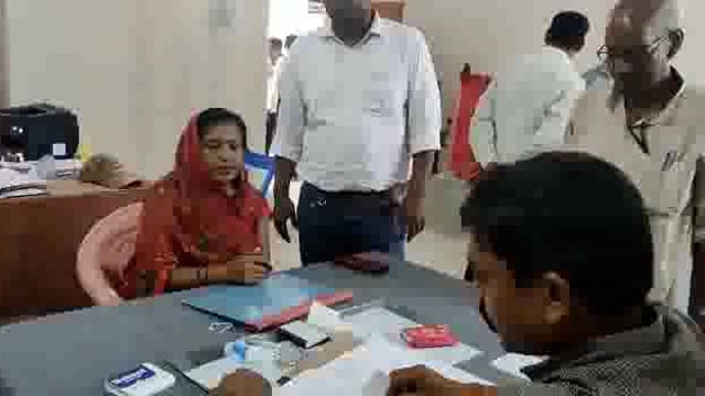 Tarapur नगर पंचयात चुनाव को लेकर मुख्य पार्षद उप मुख्य  एवं वार्ड अभ्यर्थियों को चुनाव वितरण