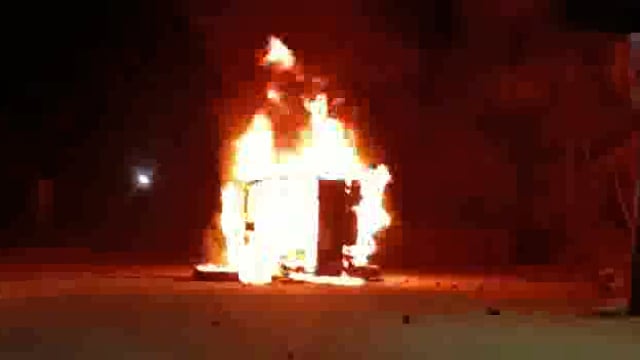 अछल्दा में छात्र की मौत के बाद लोगो ने बवाल के बाद वाहन में लगाई आग