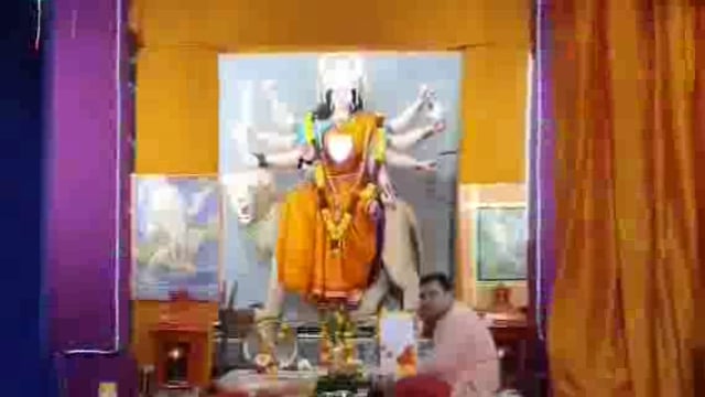 कोंच:मां के जयकारों और शंखनाद के बीच खुले मूर्तियों के पट