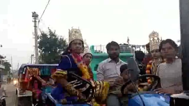 बैंड बाजों के साथ धूमधाम से निकाली गई राम बारात लोगों ने किया पुष्प वर्षा कर स्वागत सम्मान