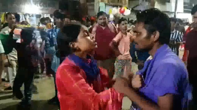 राम बारात देखने आए युवक युवती पड़ोसियों में हुई जमकर मारपीट वीडियो हुआ वायरल