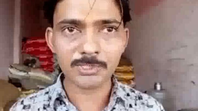 दिनदहाड़े चोरों ने खल चुनी की दुकान को बनाया निशाना एक लाख रु किये पार चोरी की घटना सीसीटीवी में कैमरे में हुई केद