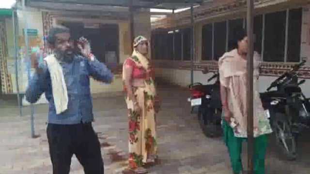 प्रसव के दौरान शुल्क लेने का महिला ने लगाया आरोप