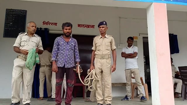 गोविंदपुर गांव में शराब पीकर नशे में धुत हो हंगामा कर रहे एक व्यक्ति को रौतारा पुलिस ने किया गिरफ्तार, भेजा जेल