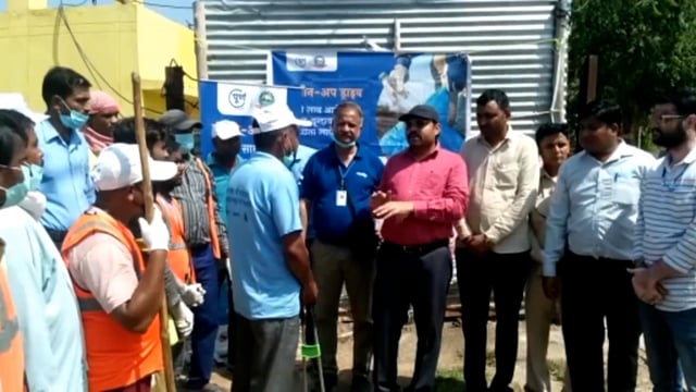 यमुना के घाटों के आसपास चलाया स्वच्छता अभियान