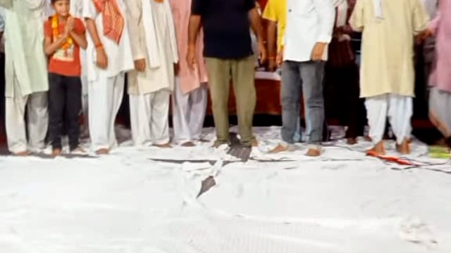 खैर कोतवाली के गांव गोमत मैं हुआ रामलीला का शुभारंभ कुलदीप चौधरी जिला पंचायत सदस्य फीता काटकर कराया गया के कर कमलों द्वा