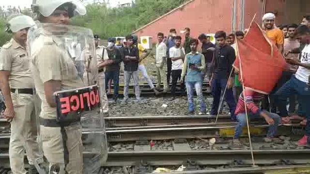 धरहरा रेलवे स्टेशन पर उत्पाद एवं तौर पर मामले में  कई आरोपी अब तक फरार