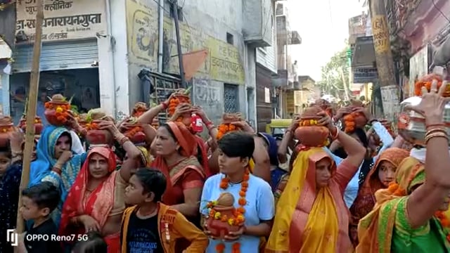 जालौन

जालौन नगर क्षेत्र में द्वारिका धीष मंदिर से नगर क्षेत्र के विभिन्न स्थानों पर निकली श्रीमद्भागवत कलश यात्रा 
