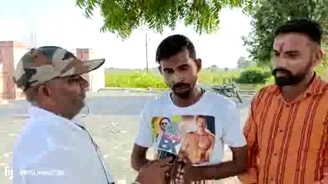 मिलिए अजय देवगन और रोहित शेट्टी के दीवाने राहुल कुशवाहा से जो पैदल चल पड़े हैं मुंबई इन सितारों से मिलने 