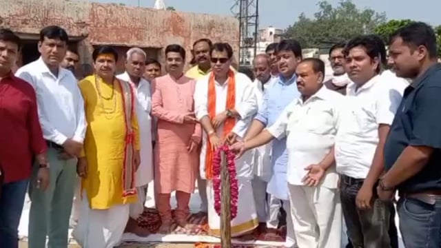 वैदिक मंत्रोच्चारण के मध्य हुआ रामलीला स्थल का भूमि पूजन क्षेत्रीय विधायक रहे मौजूद