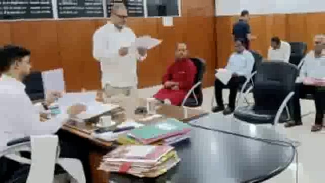 दिव्यांग लाभार्थियों का प्रमानिकरण कर ट्राई साइकिल का दें लाभ 