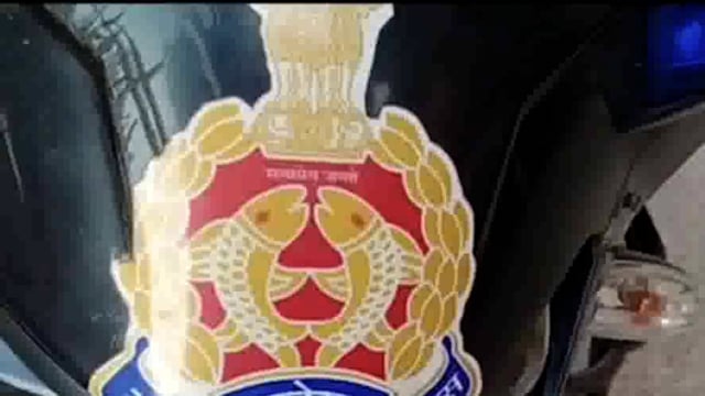 वृंदावन में अज्ञात चोरों ने मोबाइल की दुकान का शटर काटकर चोरी की घटना को दिया अंजाम।