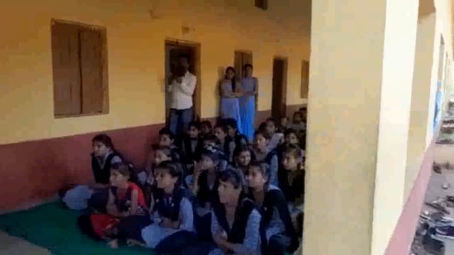 पुलिस विभाग द्वारा चेतना जागरूकता अभियान की नगर के सिद्ध नाथ प्रजापति हाई स्कूल में छात्र छात्राओं को दी जानकारी