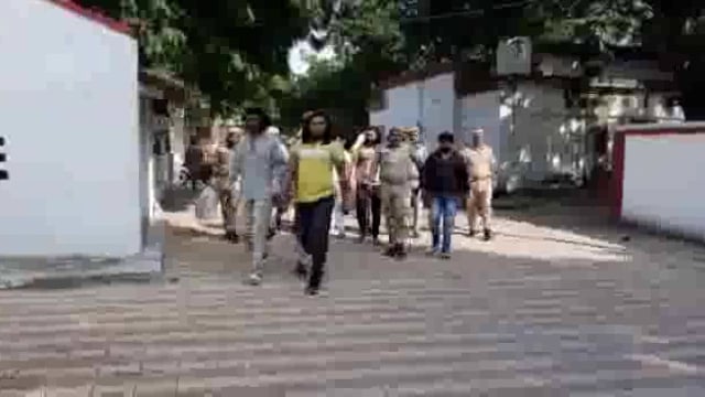 डकैती व हत्या की योजना बनाते हुए पांच कुख्यात शातिर बदमाशों को भारी मात्रा में अवैध असला व कारतूसो के साथ किया गिरफ्तार