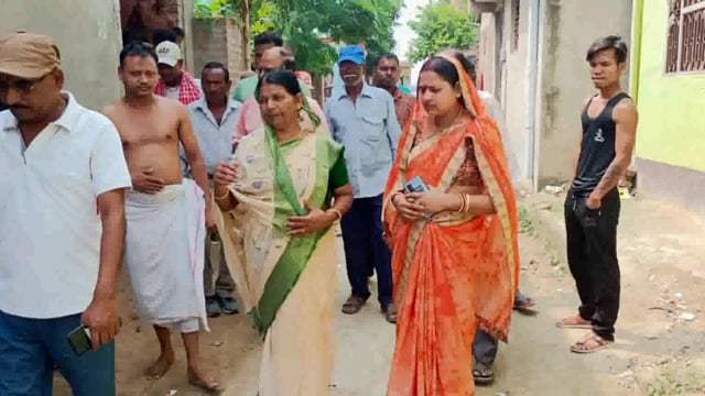 नगर परिषद जमालपुर के मुख्य पार्षद प्रत्याशी ने चलाया वार्ड नंबर 9 में जनसंपर्क अभियान, क्षेत्रवासियों का समर्थन करने की 