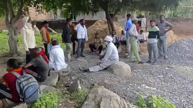 युवक ने सूने घर में फाँसी लगाकर की आत्महत्या