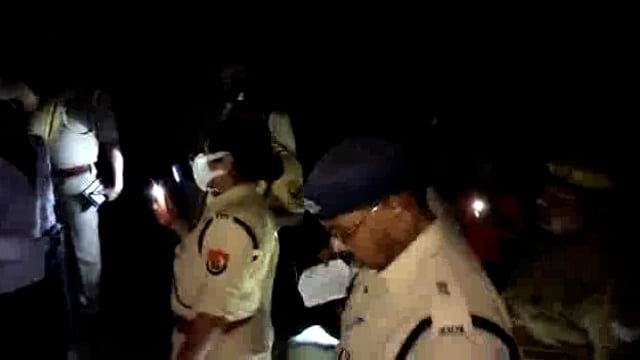 फफूंद थाना क्षेत्र के मिरगवा गांव में सोते समय 3 दिन पूर्व गायब हुए किशोर का मिला शव मौके पर पहुंचे एसपी चारू निगम