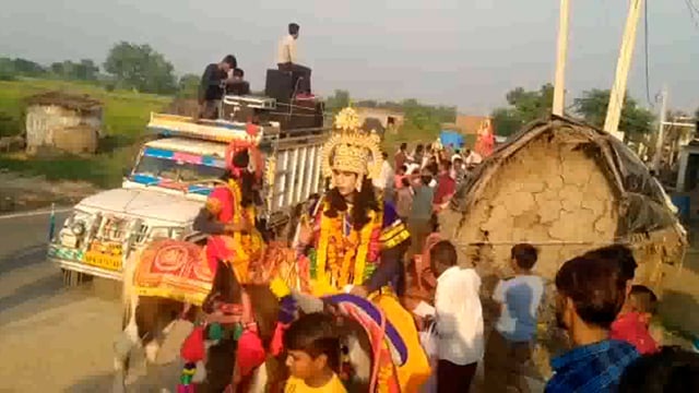 खैर कोतवाली क्षेत्र गांव गौ मत में निकाली गई भगवान श्रीराम की बारात गांव के लोगों ने भगवान श्री राम के स्वरूप की दर्शन