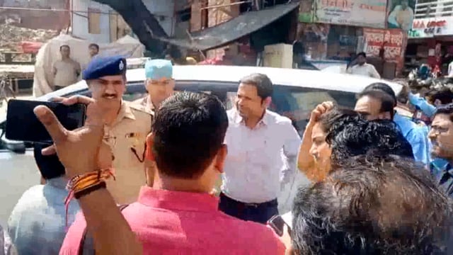 भारत मिलाप मेला की तैयारियों को लेकर कोसीकला में पहुंचे वरिष्ठ पुलिस अधीक्षक व जिलाधिकारी मथुरा