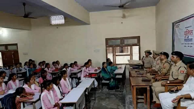 पुलिस की पाठशाला भगवत दत्त कालेज में सम्पन्न, 
पुलिस की जन चौपाल, CM के आदेश का भरपूर पालन
अन्य विभाग हिलाहवाली, 