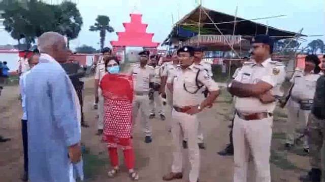 एसडीएम व एसडीपीओ ने धोरैया पहुंच पूजा पंडालों का लिया जायजा