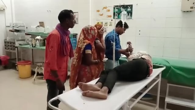 जनपद संभल में चलती बाइक पर वीडियो बनाते समय बाइक फिसलने के कारण एक की मौत एक घायल |