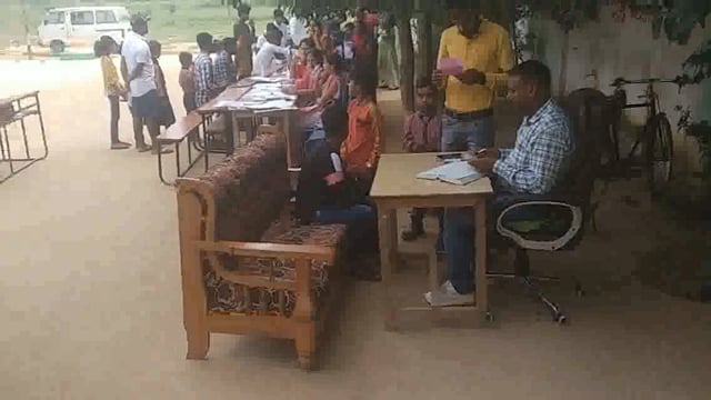 वजीरगंज के बाल्हाराई स्थित टारगेट इंटरनेशनल स्कूल मे पैरेंट्स मीटिंग का हुआ आयोजन, प्रबंधक ने मेधावियों का किया सम्मान