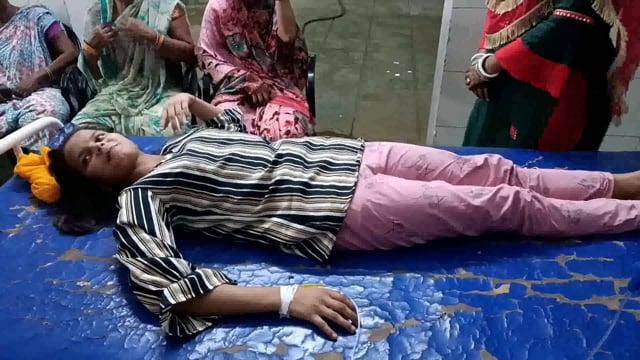 सूरजगढ़ा अनु कुमारी को सर्प ने स्पर्श कर लिया इलाज हेतु पीएचसी सूरजगढ़ा लाया गया वह बिल्कुल स्वस्थ है