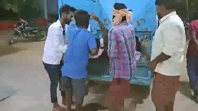 हवेली खड़गपुर गंगटा मुख्य मार्ग एनएच 333 मधवा के समीप मारुति कार बाइक में आमने-सामने टक्कर दो युवक घायल।