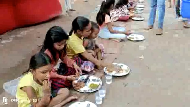 जालौन

नवरात्रों के शुभ अवसर पर आज़ सप्तमी के दिन जालौन नगर क्षेत्र में स्थित बड़ी माता मंदिर में आयोजित किया गया भंडारा