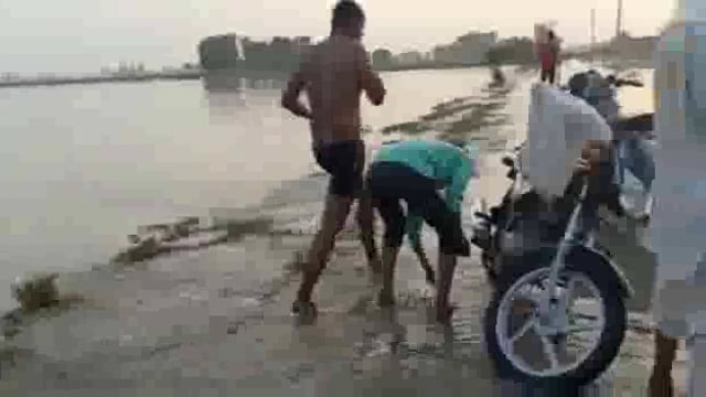 शेरगढ़ के गांव बाबूगढ़ मैं जमुना का पानी घुसने से आवागमन हुआ बंद,फसल हुई पूरी तरह चौपट
#sspmathura
#dmmathura
