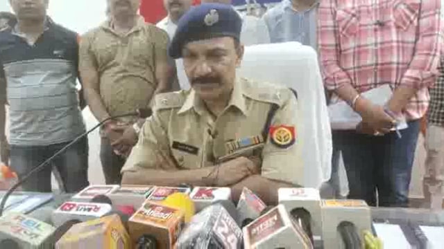 रायबरेली एसओजी व सर्विलांश टीम की मदद से गायब 105 मोबाइल पुलिस ने किए बरामद। एसपी ने दी जानकारी।


