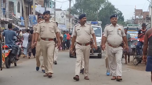 दुर्गा पूजा को लेकर पंजवारा पुलिस ने निकाला फ्लैग मार्च।