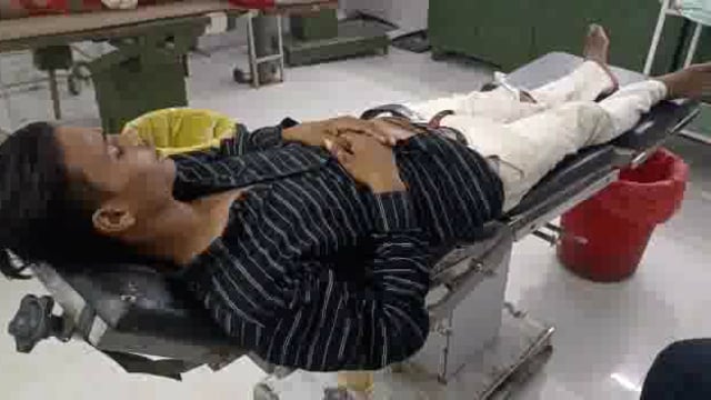 क्लूजर कार की टक्कर से बाइक सवार नाबालिग सहित 2 घायल