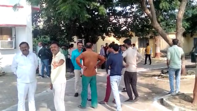 जालौन
विधुत चैकिंग अभियान के दौरान विधुत विभाग की टीम पर हुआ हमला 