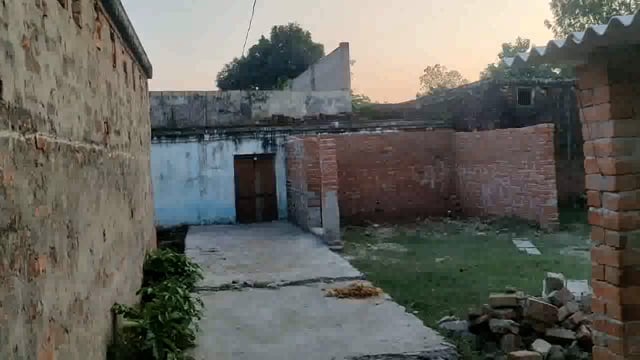 न्याय के लिए दरदर भटकने को मजबूर है सिकरा बुजुर्ग सेना का जवान दबंगों से पीड़ित होकर माता पिता के साथ गांव से किया पलायन