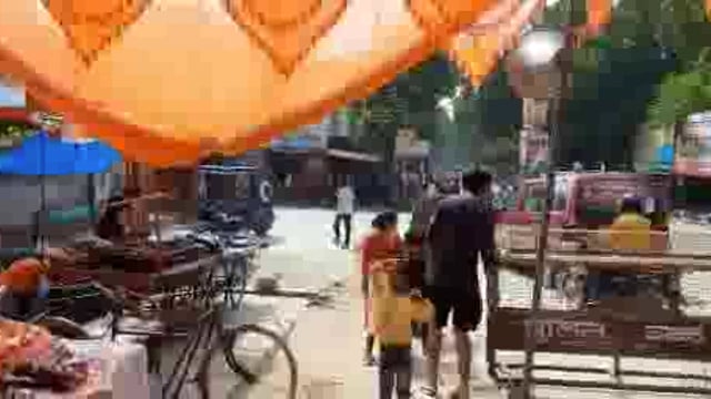 गांधी जयंती पर कुछ मांगो को लेकर सत्यग्रह पर बैठे समाज सेवी किया बापू को नमन