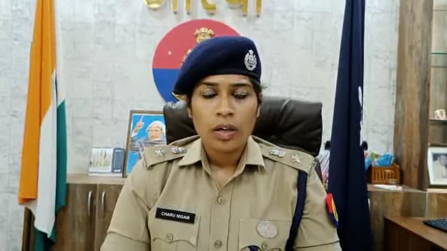 दिबियापुर थाना क्षेत्र के निरंजनापुर गांव में किशोरी के शव  के मामले को लेकर एसपी चारू निगम ने मीडिया को दी जानकारी