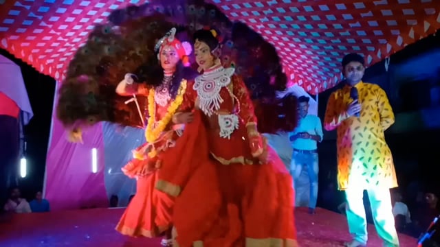 परशदेपुर कस्बे में नव दुर्गा पूजा समिति मेन चौराहे पर आयोजित रात्रि देवी जागरण में कलाकारों ने लोगो को किया मन्त्रमुग्ध।