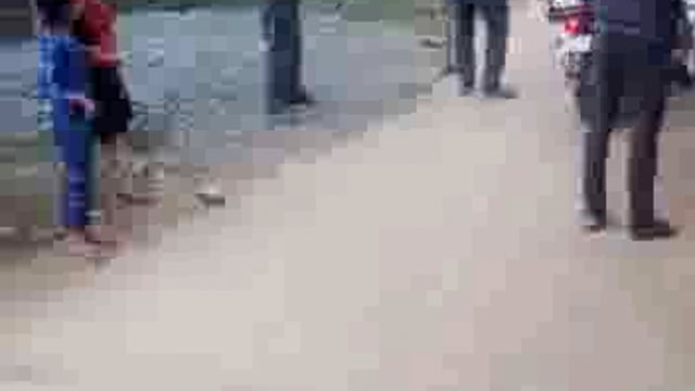 जालौन

मामूली-सी कहासुनी के बाद जमकर चले लाठी-डंडे और पत्थर
मामला जनपद जालौन के कुठोंद थाना क्षेत्र के ग्राम शंकरपुर का