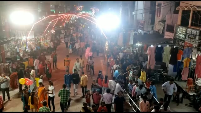 गोंडा शहर के रानी बाजार स्थित पंडाल में श्रद्धालुओं की लगी भीड़


#navrartri #gonda 