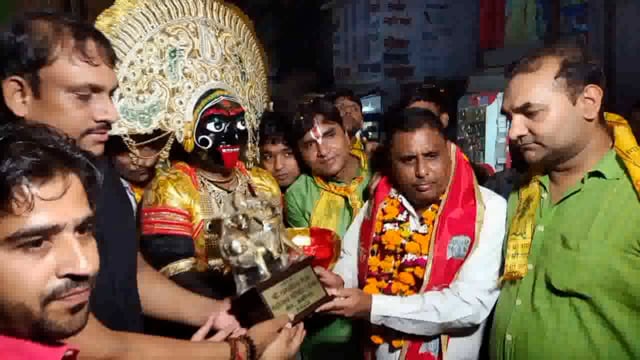 खैर कस्बे में निकाली गई मां काली की झांकियां 