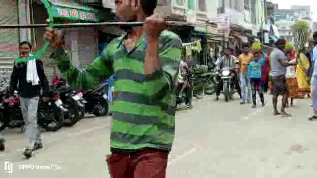 जालौन
नवरात्रों की नवमी तिथि को जालौन नगर क्षेत्र में स्थित बड़ी माता मंदिर में धूमधाम से ज्वारे चढ़ने जाते हुए 