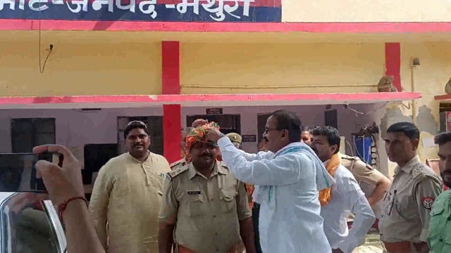 माट थाने में उप निरीक्षक का किया विदाई समारोह