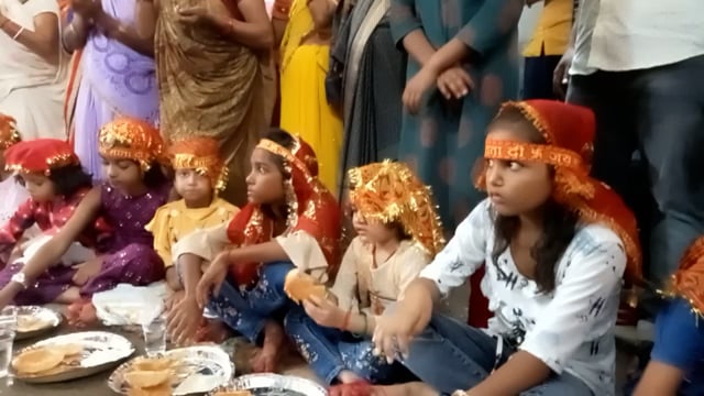 माँ के दरबार मे भंडारा कुमारी कन्याओ 
का भोग 