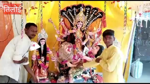 *अमेठी*

*_नवरात्रि के शुभ अवसर पर मां की भाव्य मूति बना कर दो बच्चो ने गांव मे ही  किया स्थापित गांव के दो बच्चो ने कार