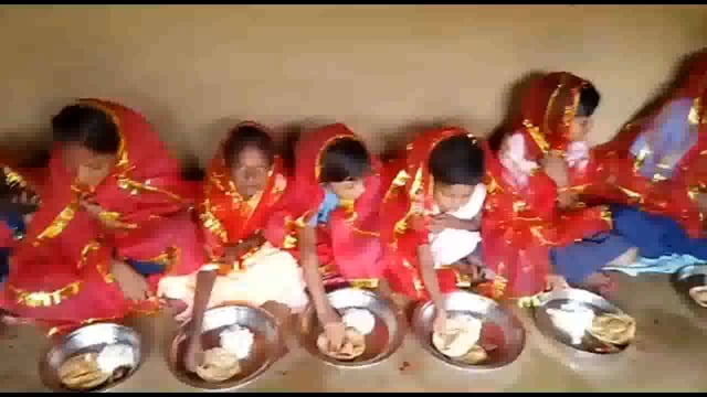 *नवरात्रा में प्रखंड क्षेत्र में कन्याओं को कराया भोजन*