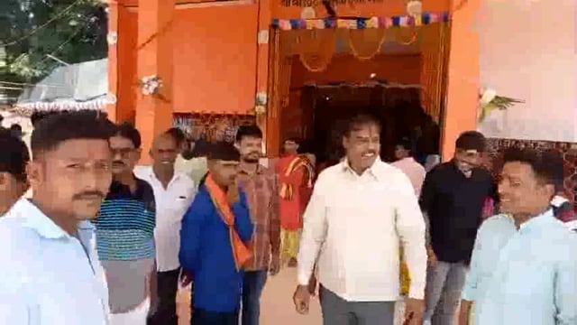धोरैया विधानसभा के पूर्व विधायक मनीष कुमार ने दुर्गा मंदिरों में टेका माथा, खुशहाली का किया कामना